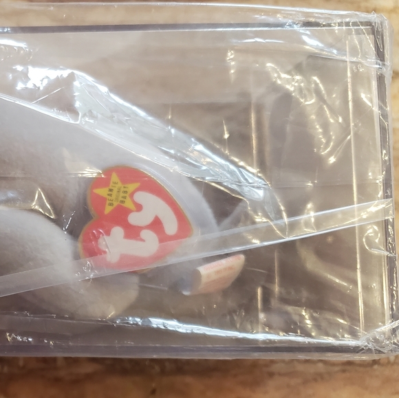 AUTHENTIC and MINT Manny Beanie Baby. Comes with Certificate of Authenticty and - Picture 2 of 11